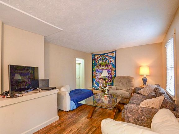 2nd image of 106 S Clark St