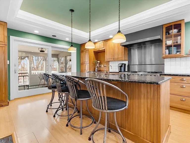 243 Upland Ave — Photo 8