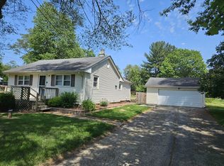 10N827 Hawthorne St, Elgin, IL 60123
