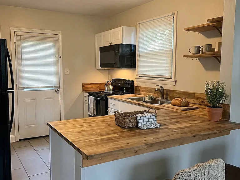 2730 Jefferson Ave — Photo 10