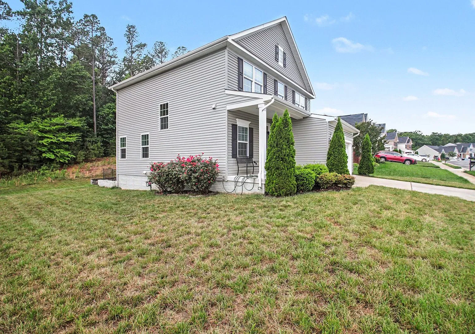 Stunning & Spacious 3-Level Single Family Home in Lees Parke Move-In Ready! — Photo 4
