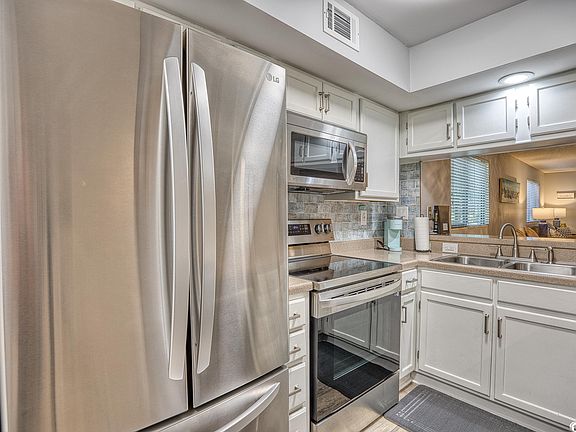 4th image of 250 Maison Dr. #E-1
