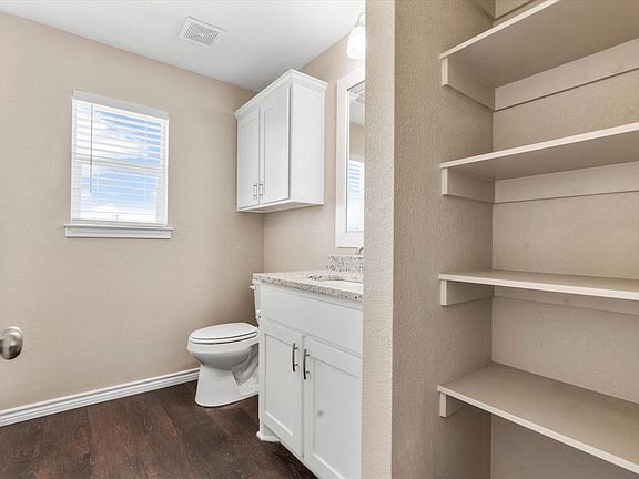 5th image of 1406 Courtney Pl Unit A