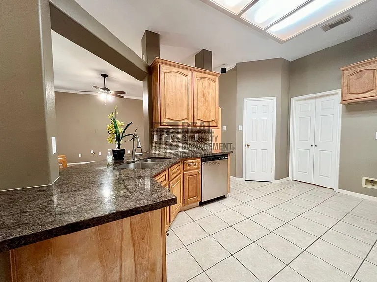 5103 Plantation Colony Dr — Photo 6