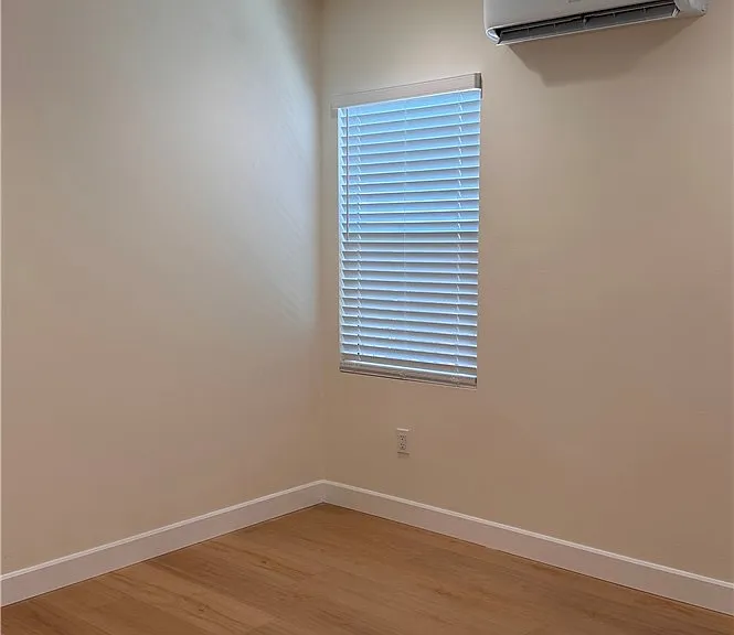 3827 Esmeralda Ave — Photo 7
