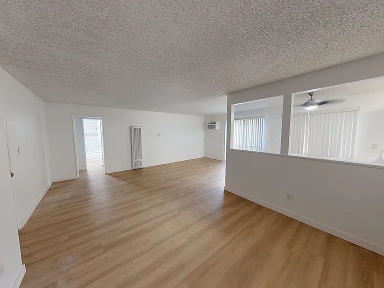 Royal Terrace Apartments — Photo 12