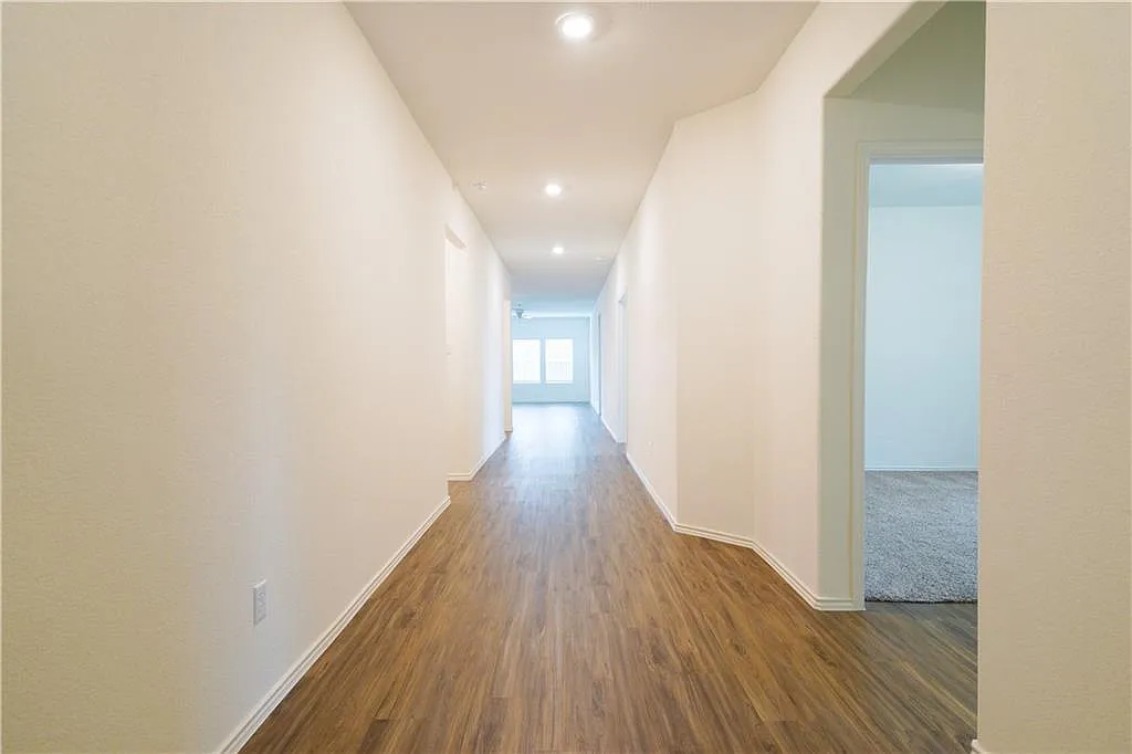 4 bed, 3.0 bath, 2356 sqft, $2,350 — Photo 2