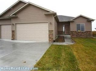 3214 Rawhide Dr, Lincoln, NE 68507