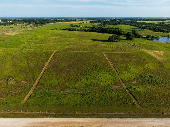 8383 Tottenham Rd, Chappell Hill, TX 77426