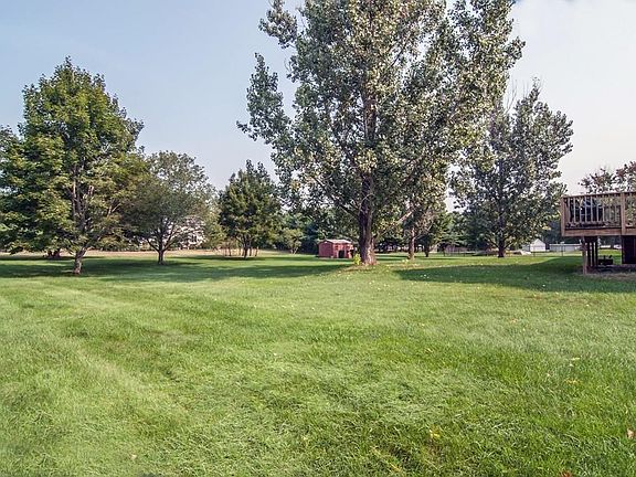 3rd image of 21 Bennett Cir