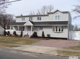 670 Everdell Ave, West Islip, NY 11795