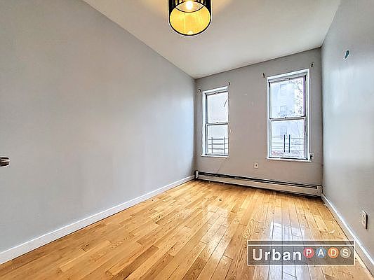2nd image of 1601 Park Pl APT 2R