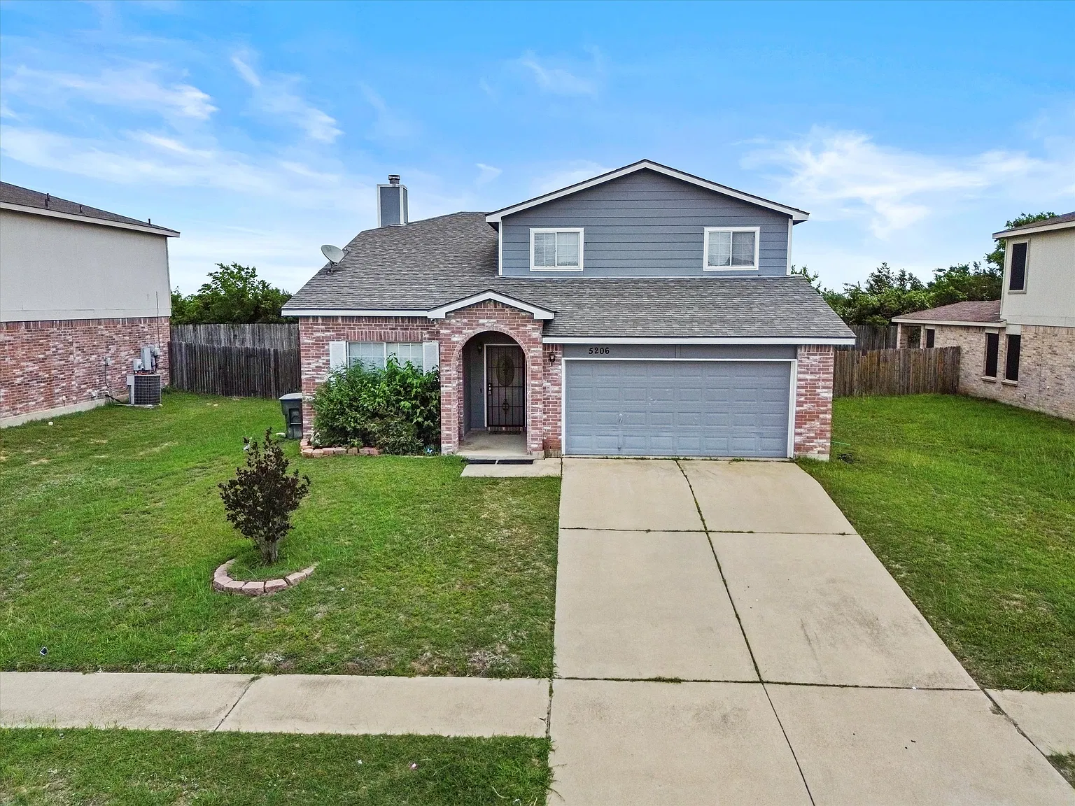 5 bed, 2.5 bath, 2144 sqft, $2,000 — Photo 1