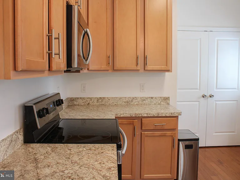 335 S Commerce St — Photo 10