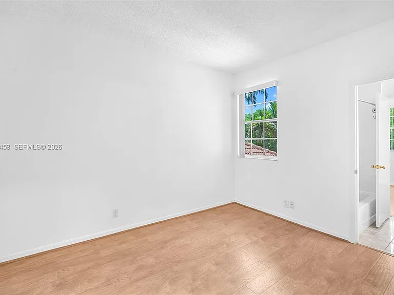 800 Sorrento Dr #2 — Photo 21