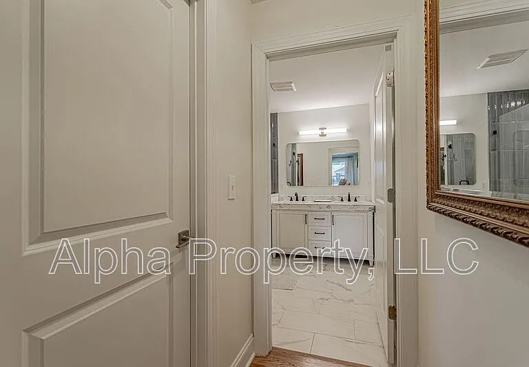 804 N Weston St — Photo 15