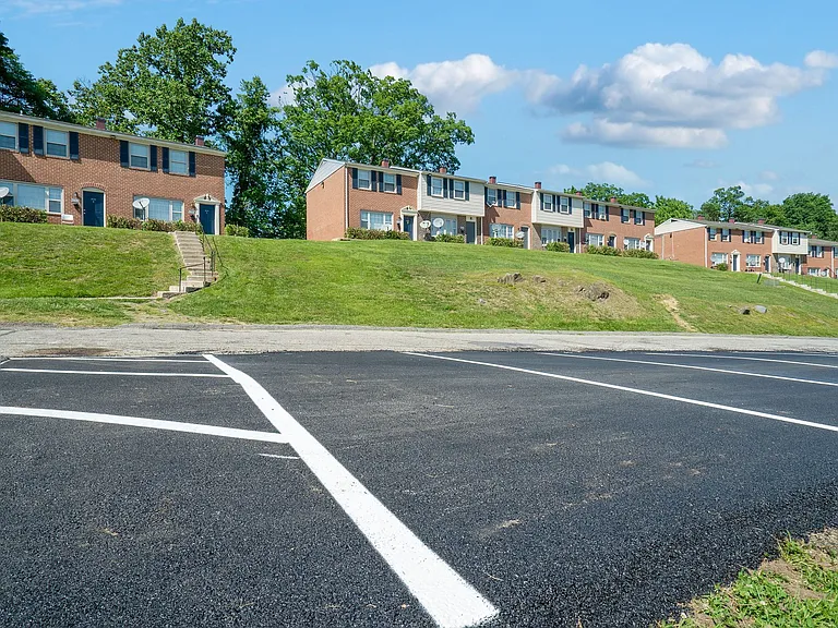 Fairway Ridge Apartments and Townhomes — Photo 4
