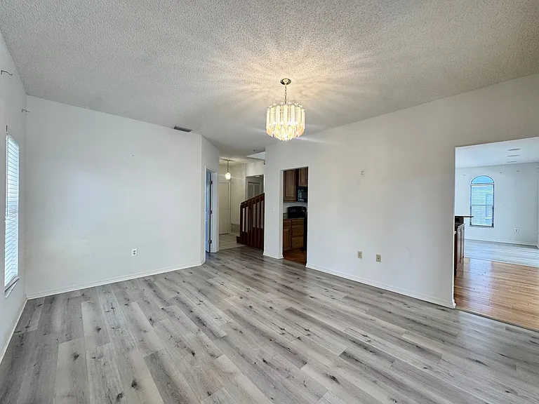 6077 Marella Dr — Photo 12