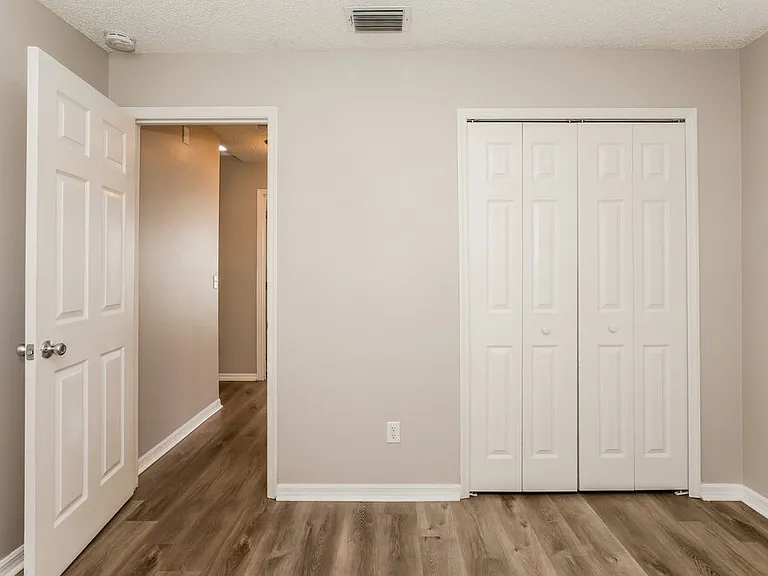 466 Valencia Place Cir — Photo 10