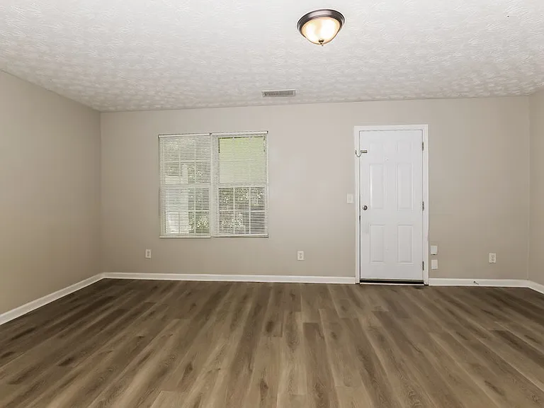1902 Grove Way — Photo 4