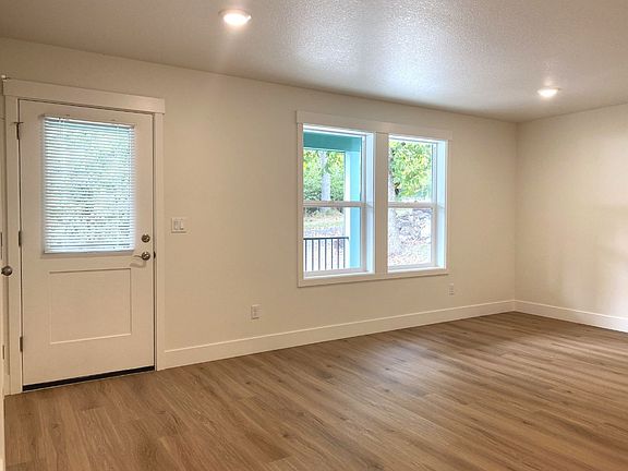 5th image of 331 Glur Rd