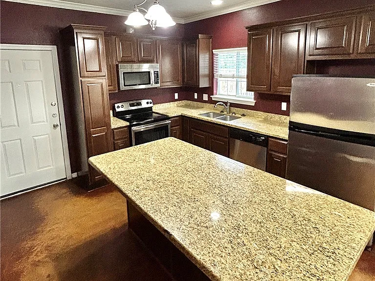 2477 Horse Shoe Dr — Photo 2