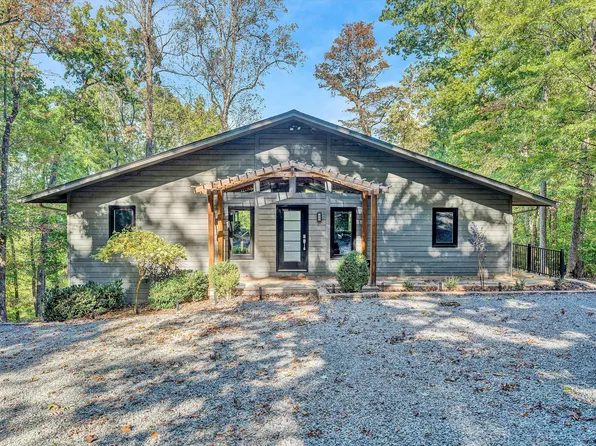 955 Oakshire Ln, Wirtz, VA 24184