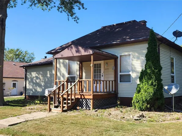 305 W Spring St, Staunton, IL 62088