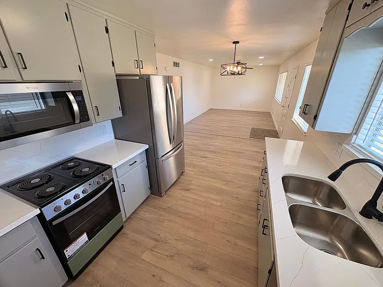 1608 S Central Street 1610 St — Photo 3