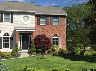 100 Kennewyck Cir, Slingerlands, NY 12159