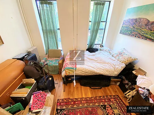 Rented by ZealEstate Group Inc | media 22