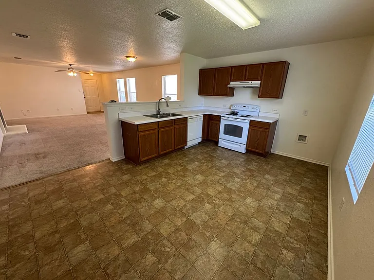 6848 Valley Creek Dr — Photo 12