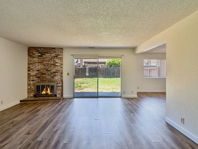1171 Meadow Gate Dr — Photo 2