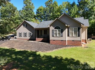 1395 Robinhood Dr, Morganton, NC 28655