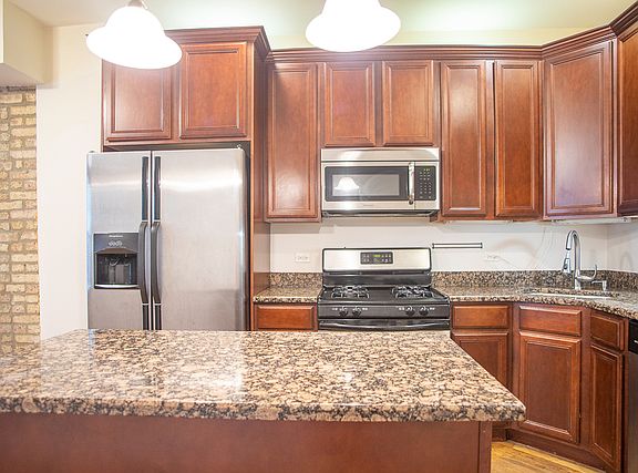 2nd image of 1342 W Greenleaf Ave APT 1B