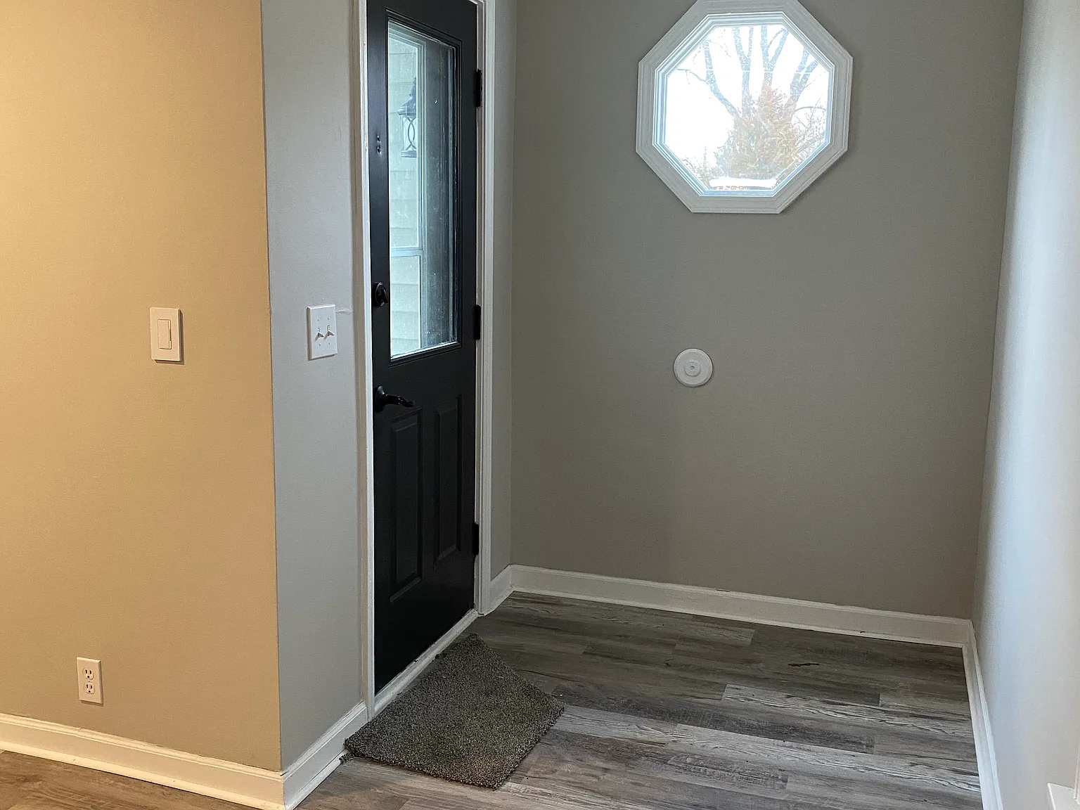 2 bed, 900 sqft, $1,800 — Photo 4