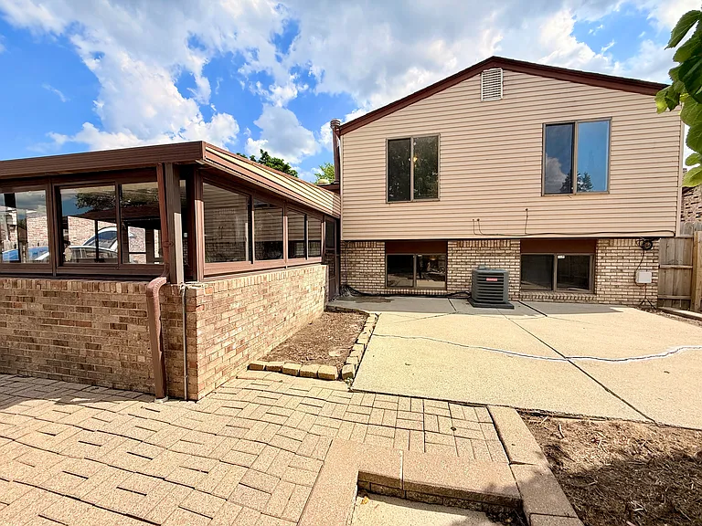 11849 Ontario Dr — Photo 5