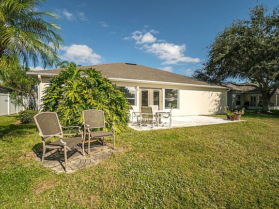 4th image of 1000 Sabal Grove Dr