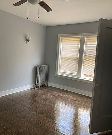 3rd image of 4832 S Drexel Blvd #2E
