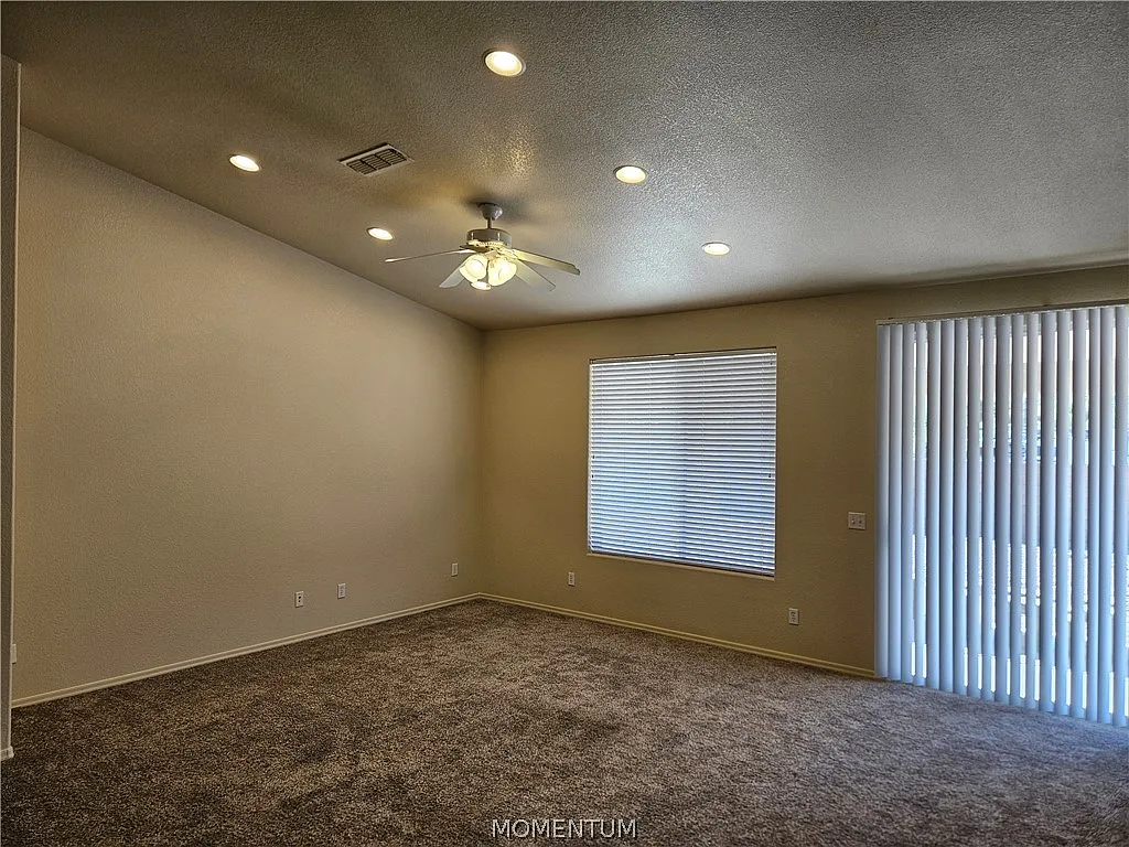 3 bed, 2.0 bath, 1818 sqft, $2,100 — Photo 2