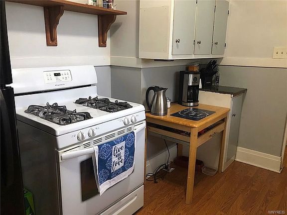4th image of 19 Orchard Ave