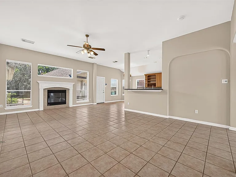 2726 Martinec Dr — Photo 11