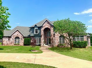 421 Royal Oak Ln, Sapulpa, OK 74066