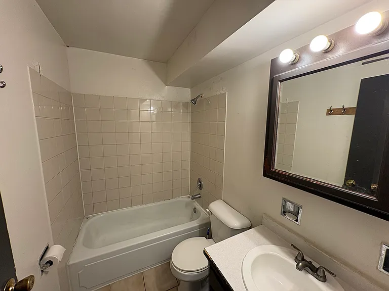 827 W College Blvd #202 — Photo 3