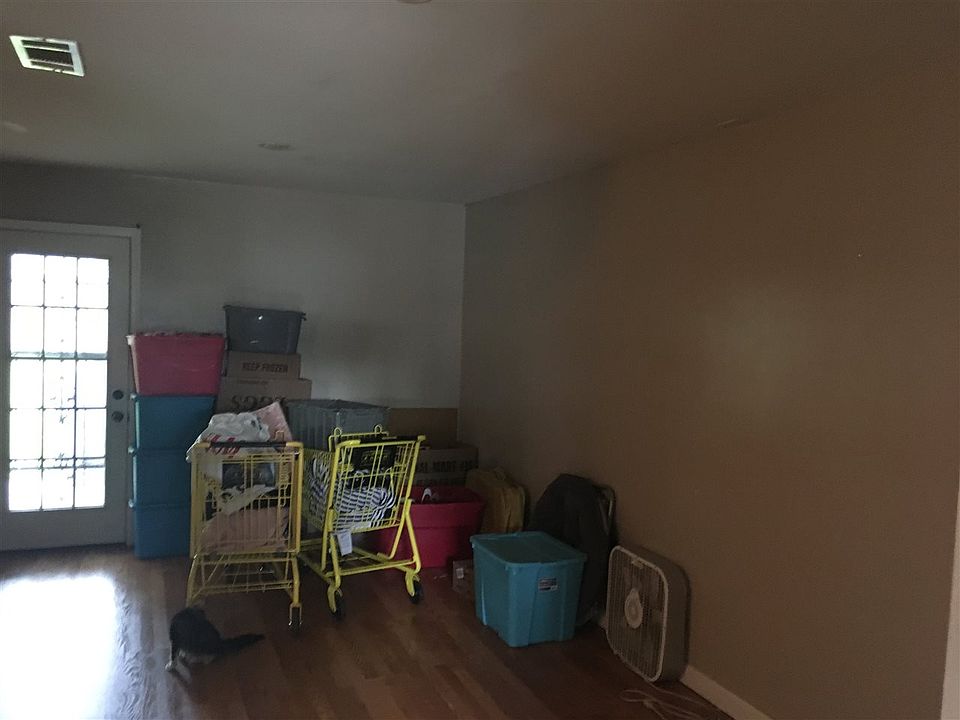 2nd image of 206 Cascade Dr
