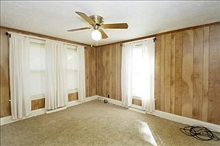 3rd image of 105 Elk St