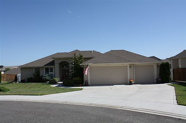 1st image of 217 Bear Dr