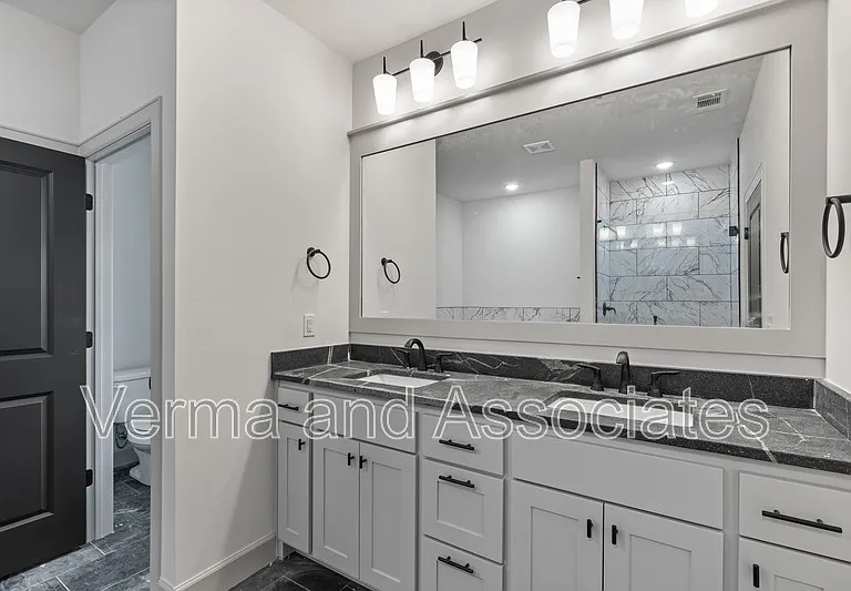 1121 Whistler St — Photo 11