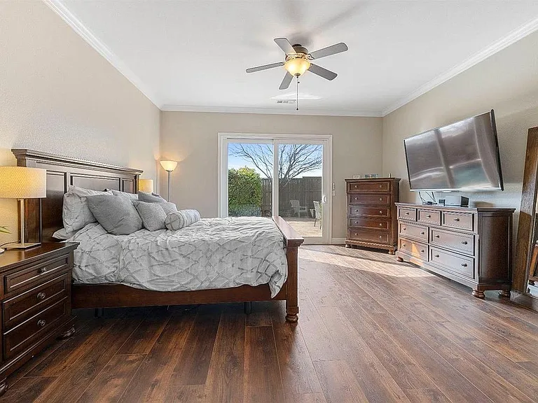 4930 Village Green Dr — Photo 22