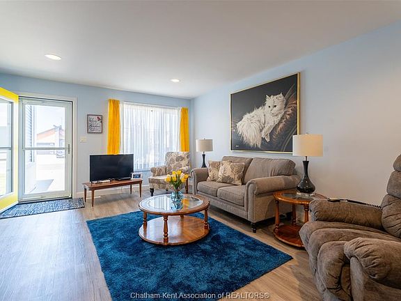 5th image of 105 Moonstone Cres